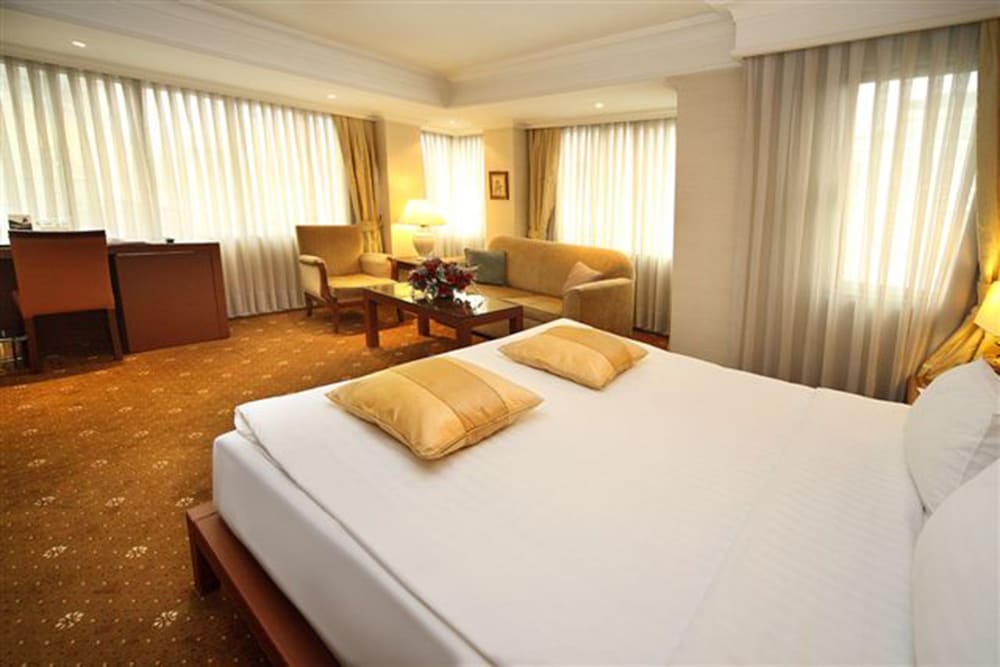 Cartoon Hotel 13