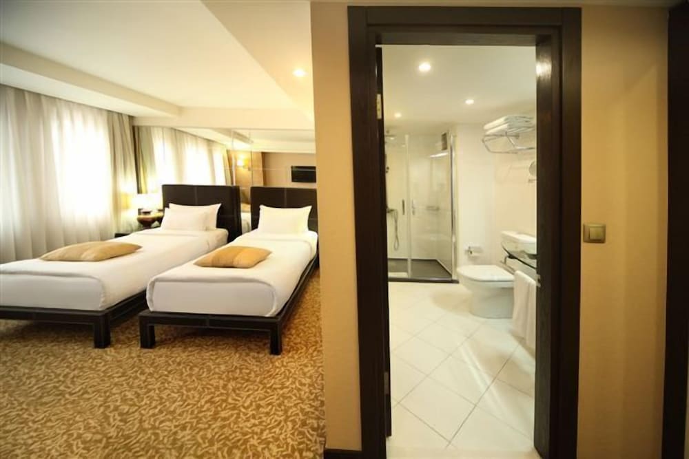 Cartoon Hotel 17