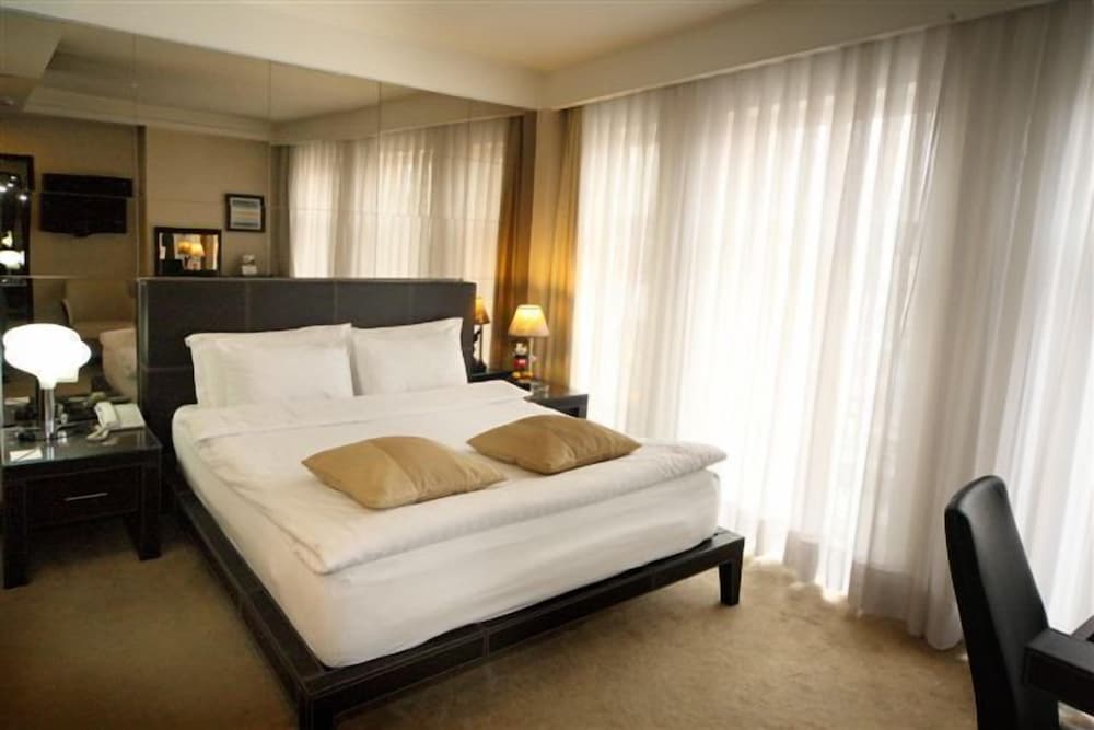 Cartoon Hotel 21