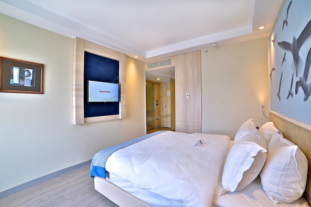 Ramada by Wyndham Istanbul Old City 8