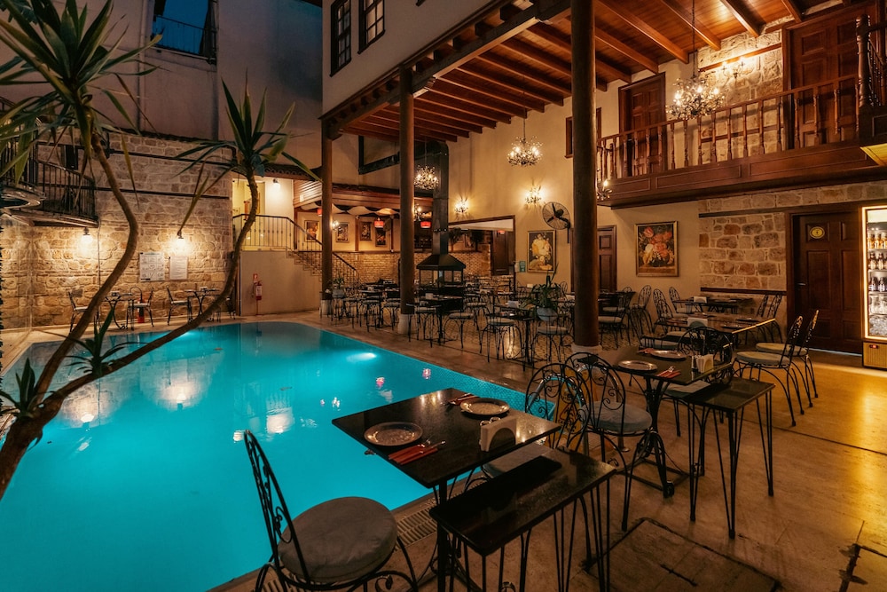 Mediterra Art Hotel 23