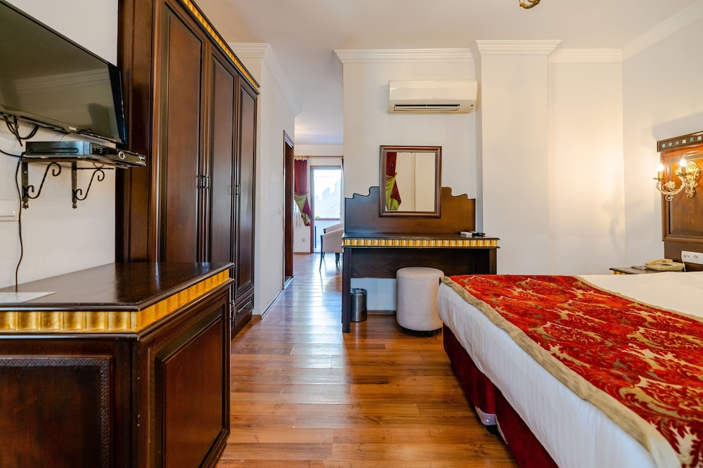 Mediterra Art Hotel 10