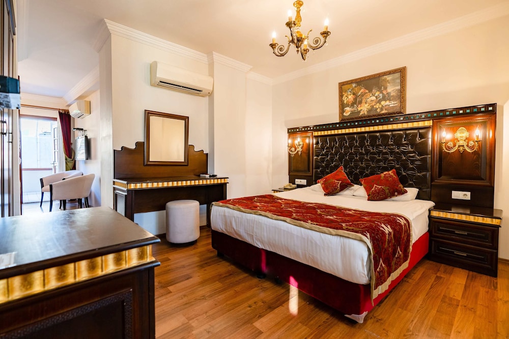 Mediterra Art Hotel 11