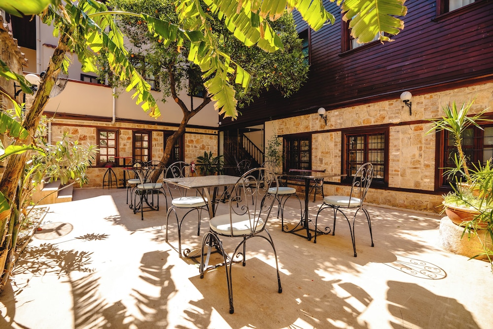 Mediterra Art Hotel 22