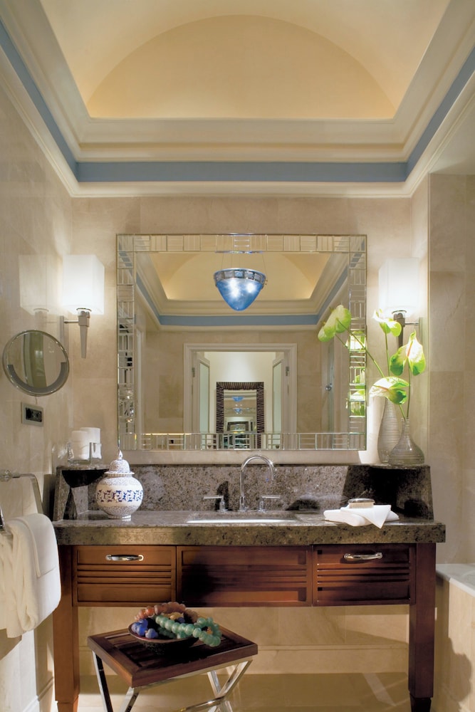 Four Seasons Hotel Istanbul At The Bosphorus 18