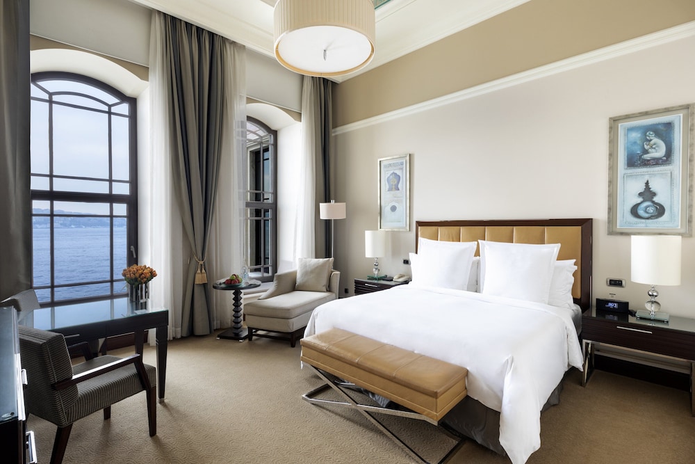 Four Seasons Hotel Istanbul At The Bosphorus 8