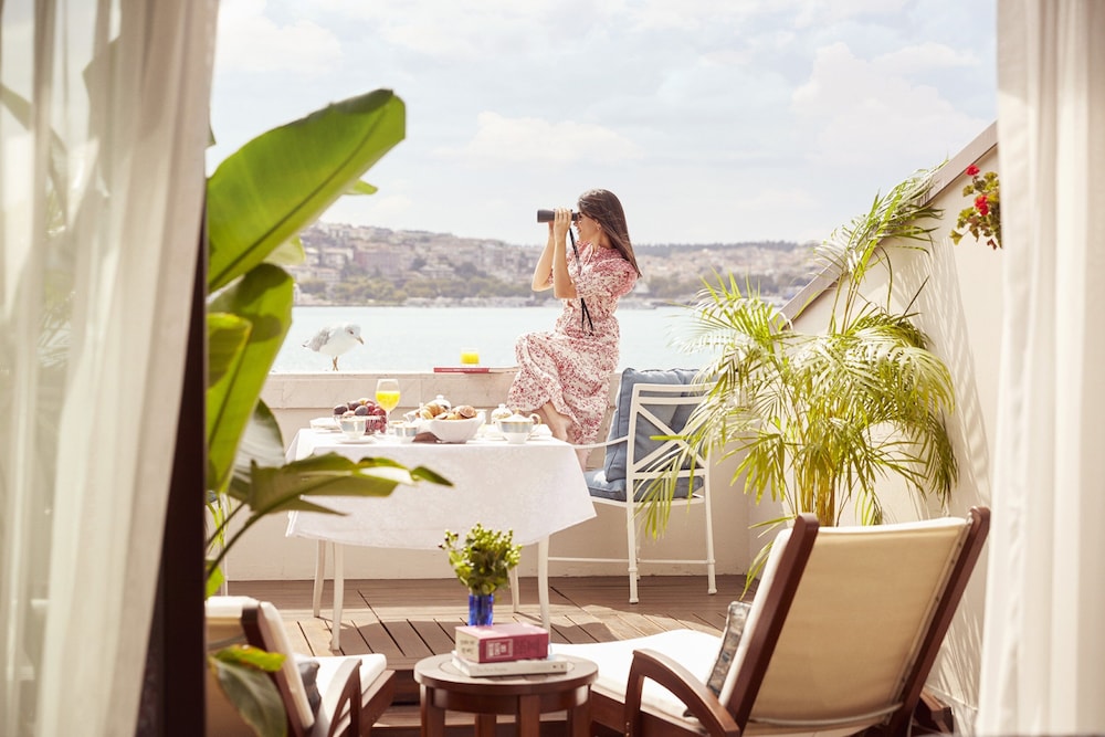Four Seasons Hotel Istanbul At The Bosphorus 7