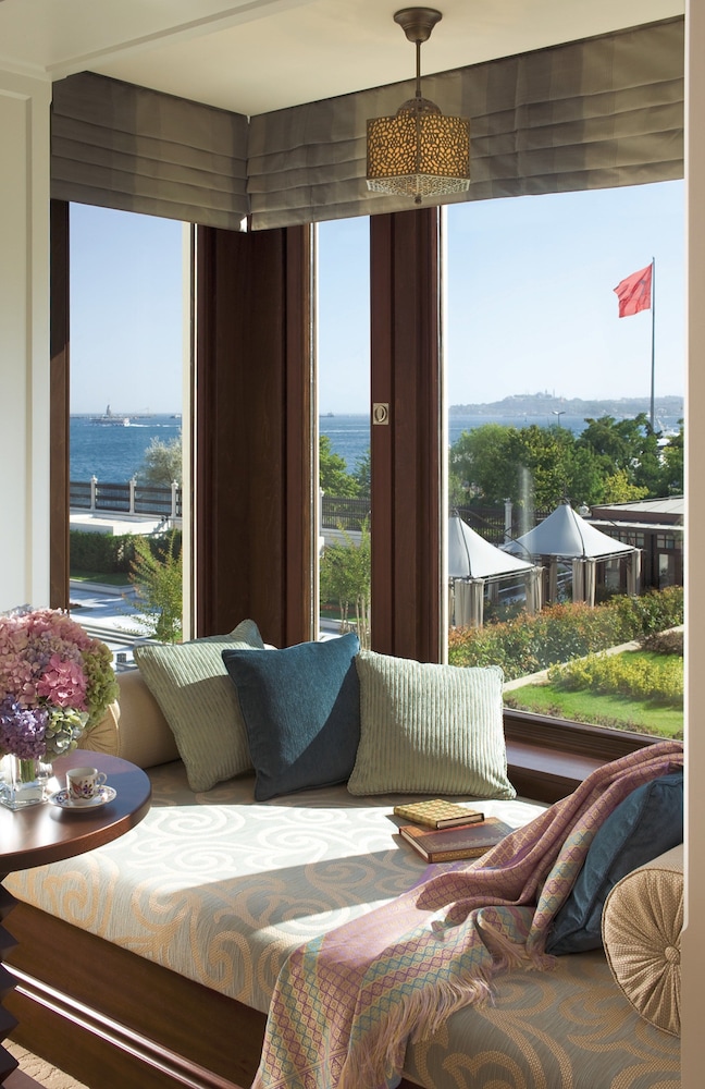 Four Seasons Hotel Istanbul At The Bosphorus 15