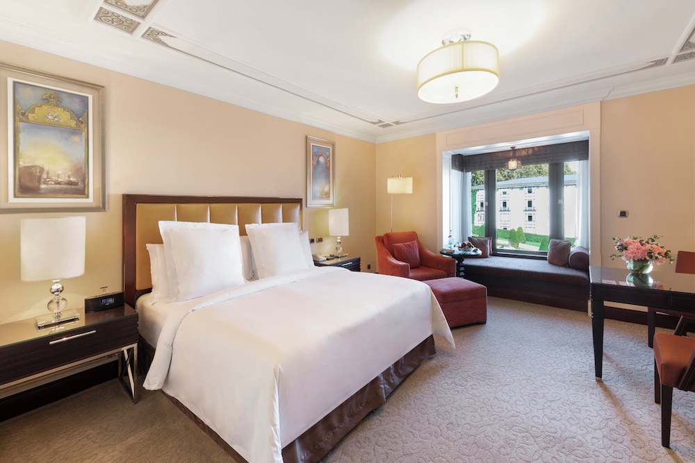 Four Seasons Hotel Istanbul At The Bosphorus 11