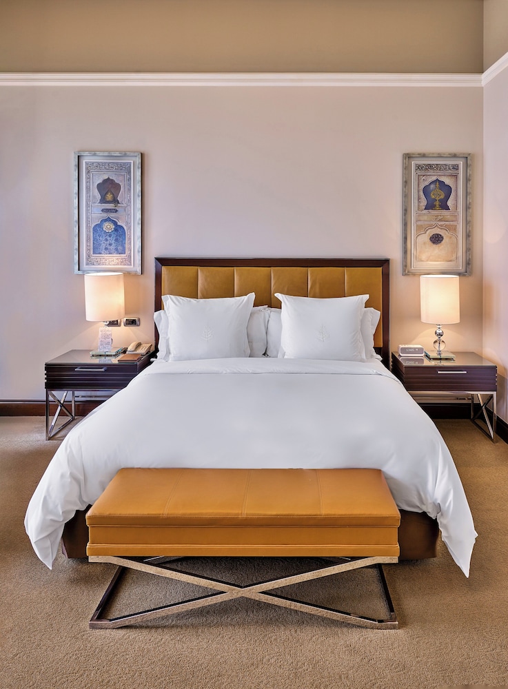 Four Seasons Hotel Istanbul At The Bosphorus 10