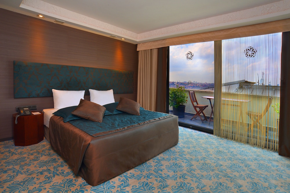 Pera Tulip Hotel 11