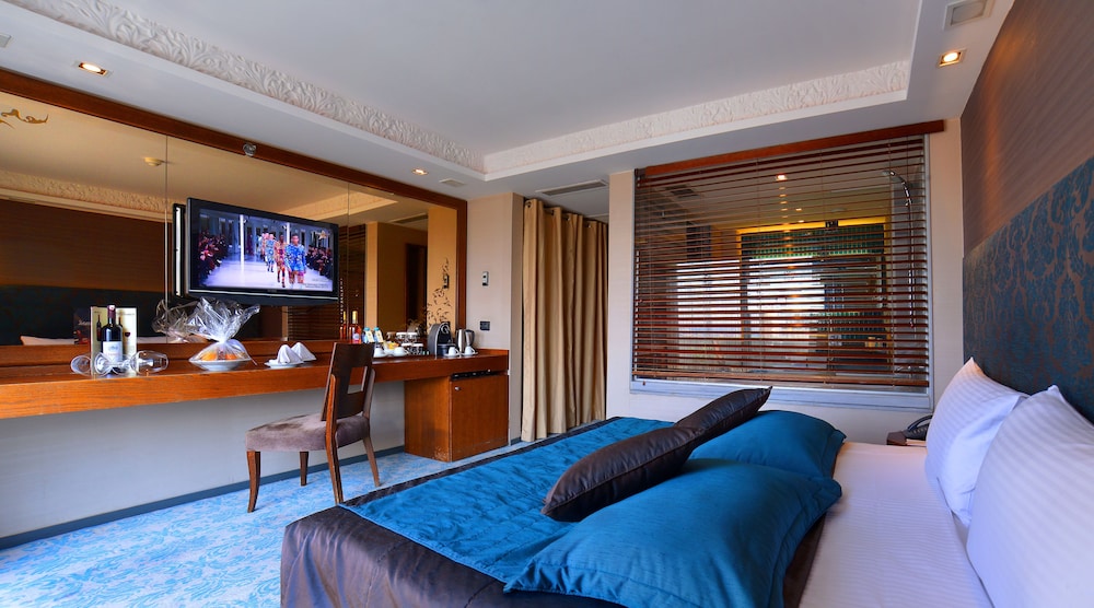 Pera Tulip Hotel 12