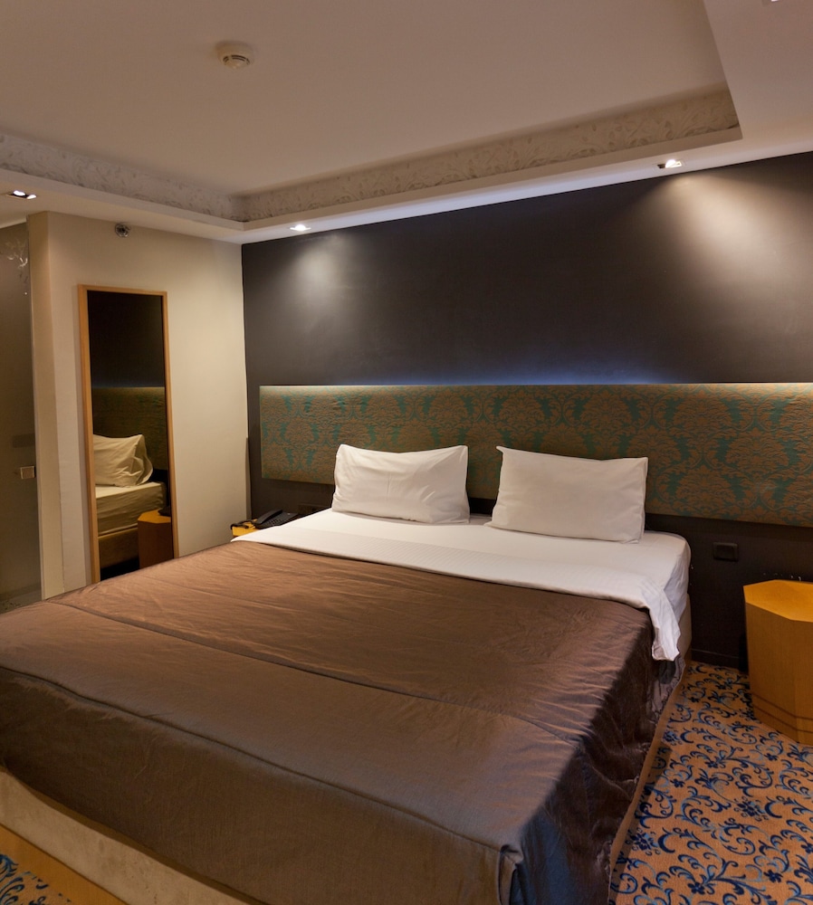 Pera Tulip Hotel 24