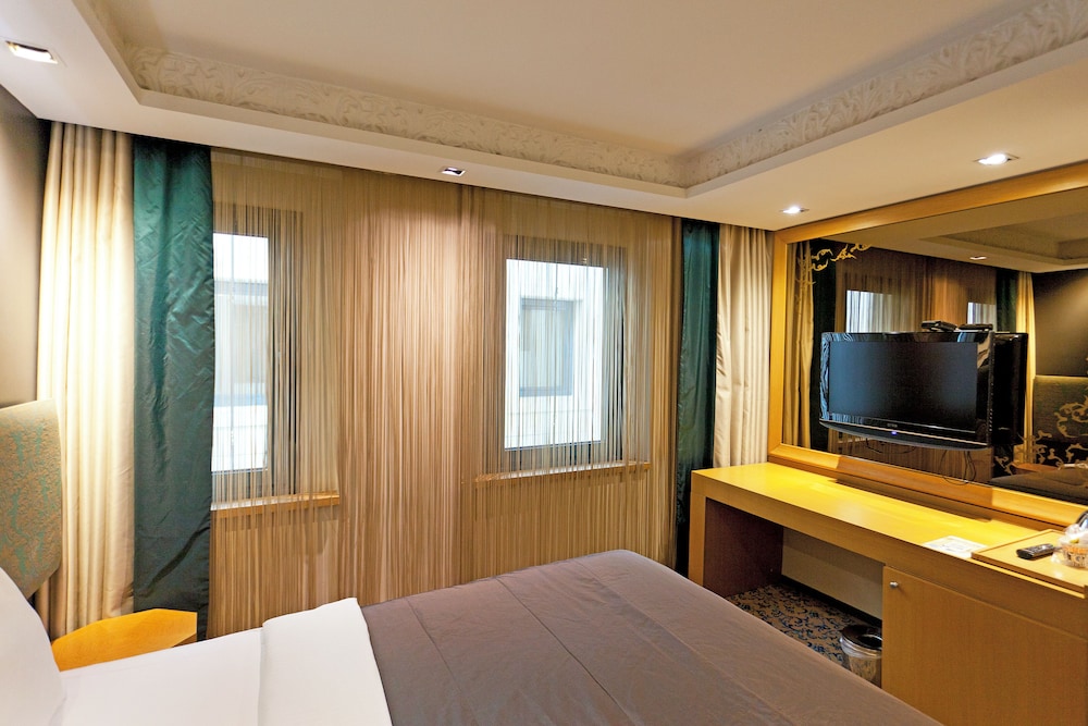 Pera Tulip Hotel 22