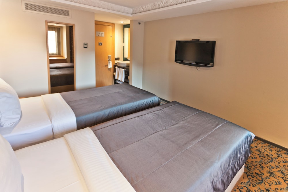 Pera Tulip Hotel 18