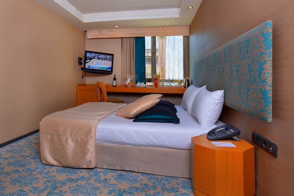 Pera Tulip Hotel 13
