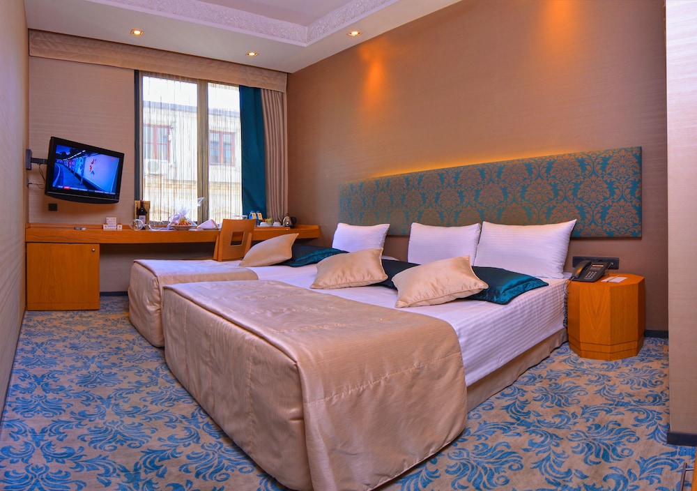 Pera Tulip Hotel 10