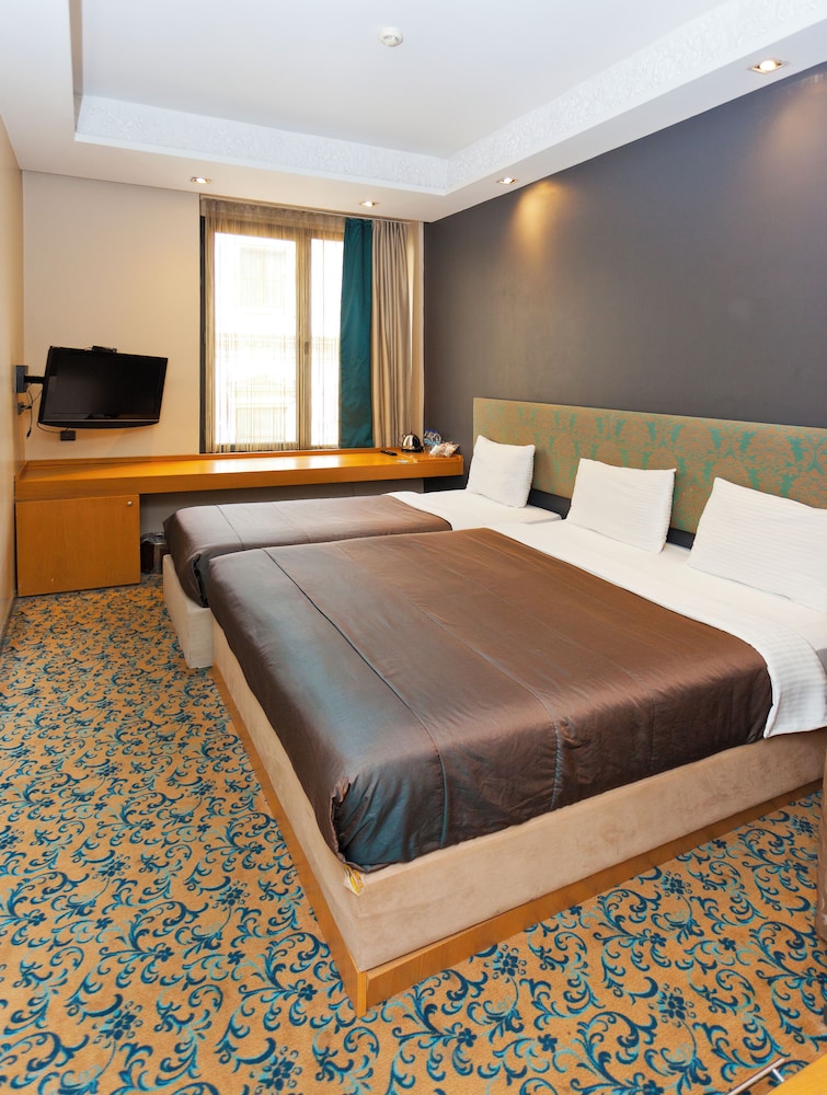 Pera Tulip Hotel 16