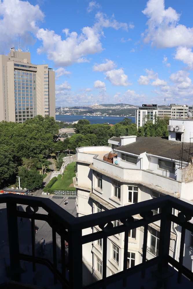 Riva Hotel Taksim 14