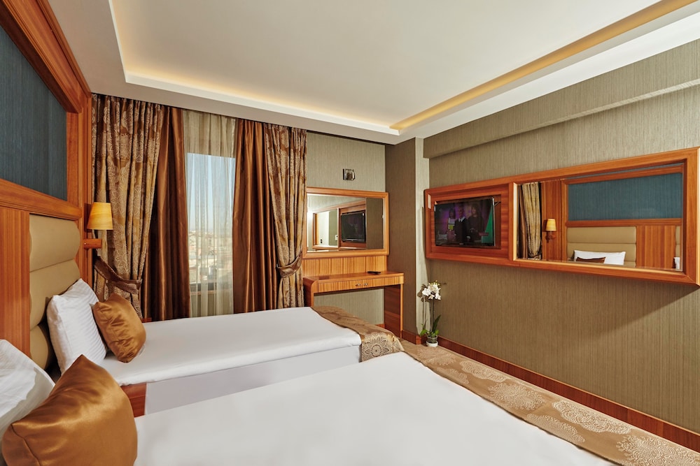 Ilkbal Deluxe Hotel 16