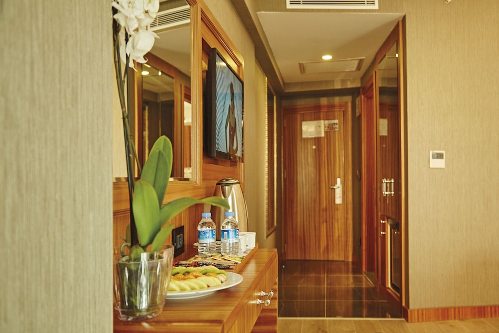 Ilkbal Deluxe Hotel 7