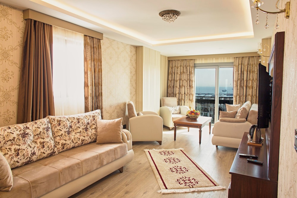 Ilkbal Deluxe Hotel 11