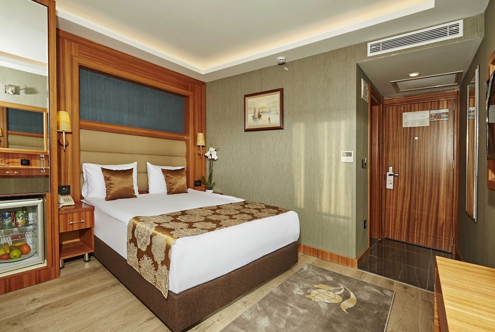 Ilkbal Deluxe Hotel 5