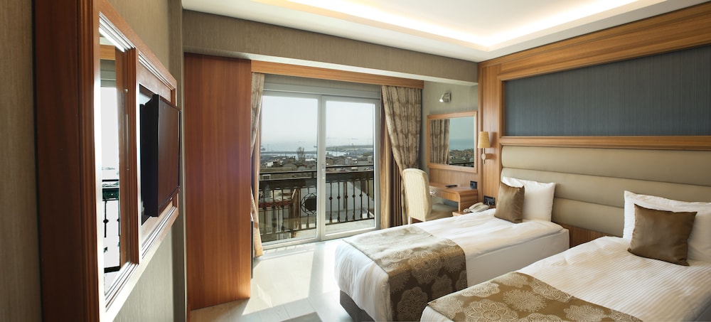 Ilkbal Deluxe Hotel 6