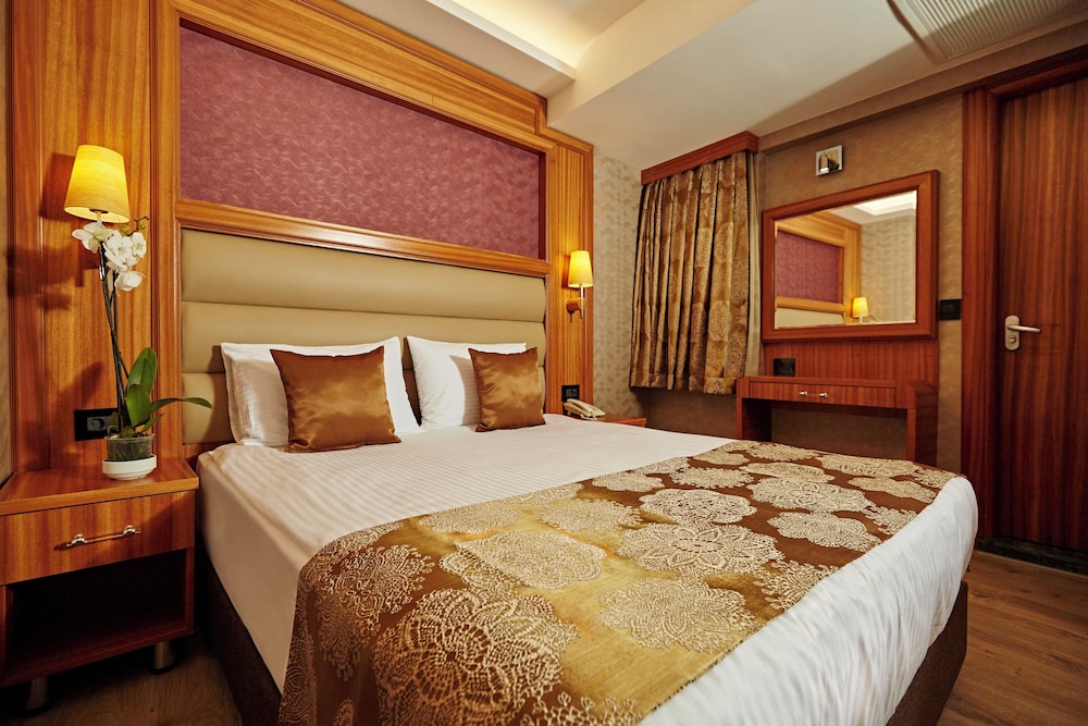 Ilkbal Deluxe Hotel 12
