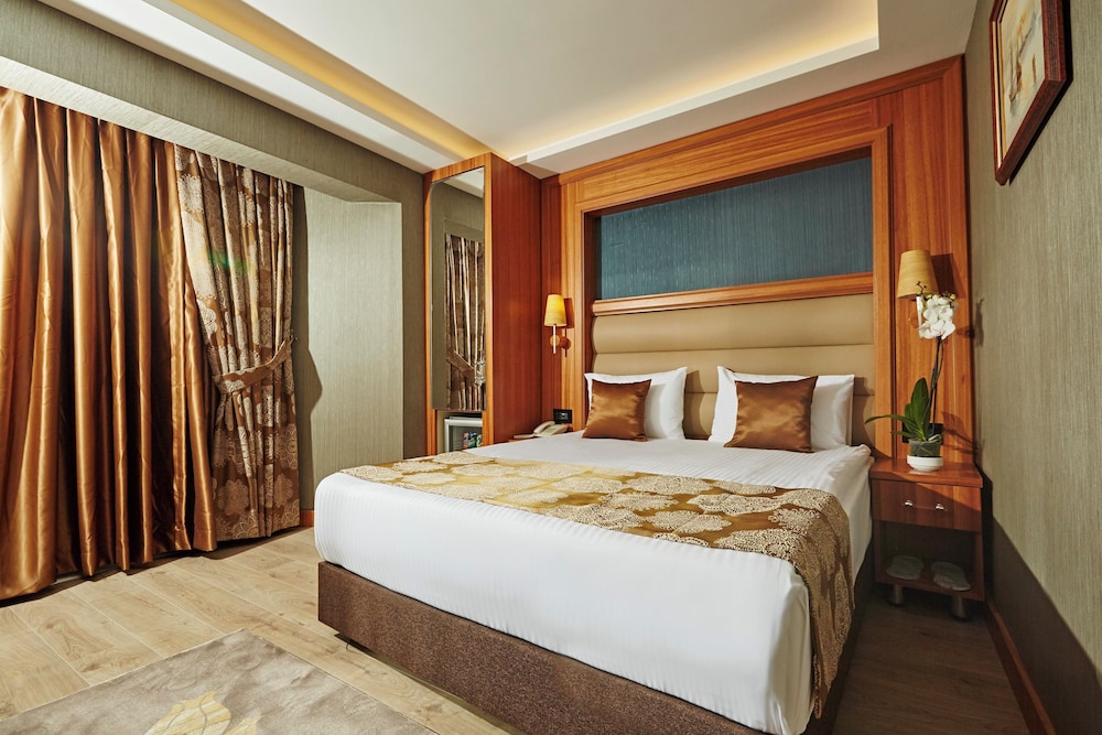 Ilkbal Deluxe Hotel 17