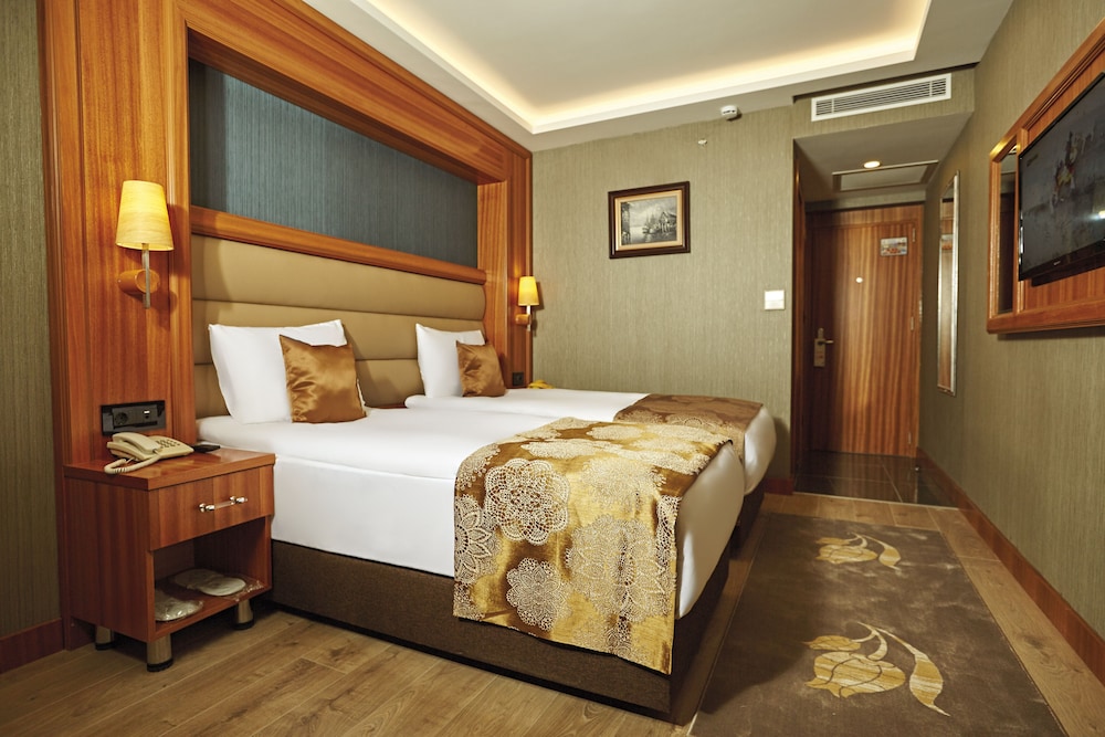 Ilkbal Deluxe Hotel 9