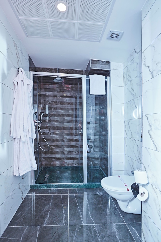 Ilkbal Deluxe Hotel 18