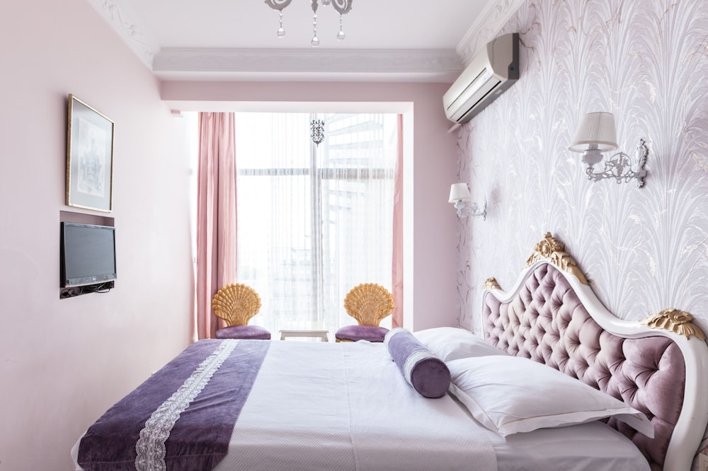 Romantic Hotel 15