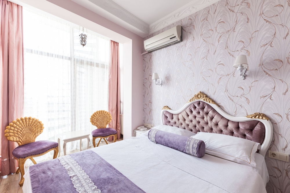 Romantic Hotel 17