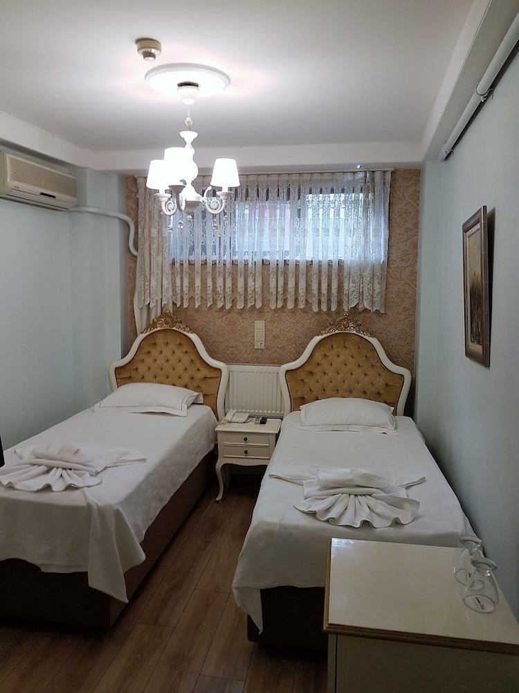 Romantic Hotel 12