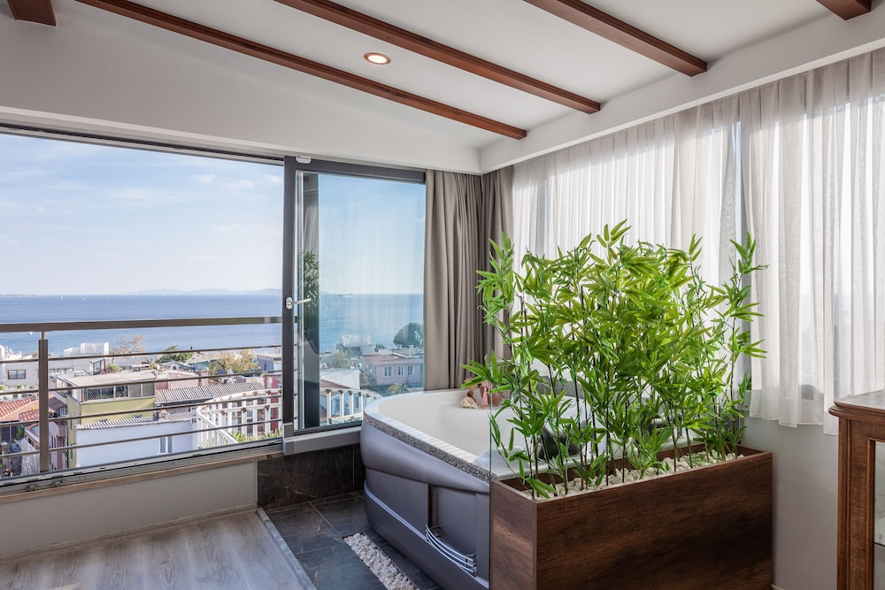 Romantic Hotel 24