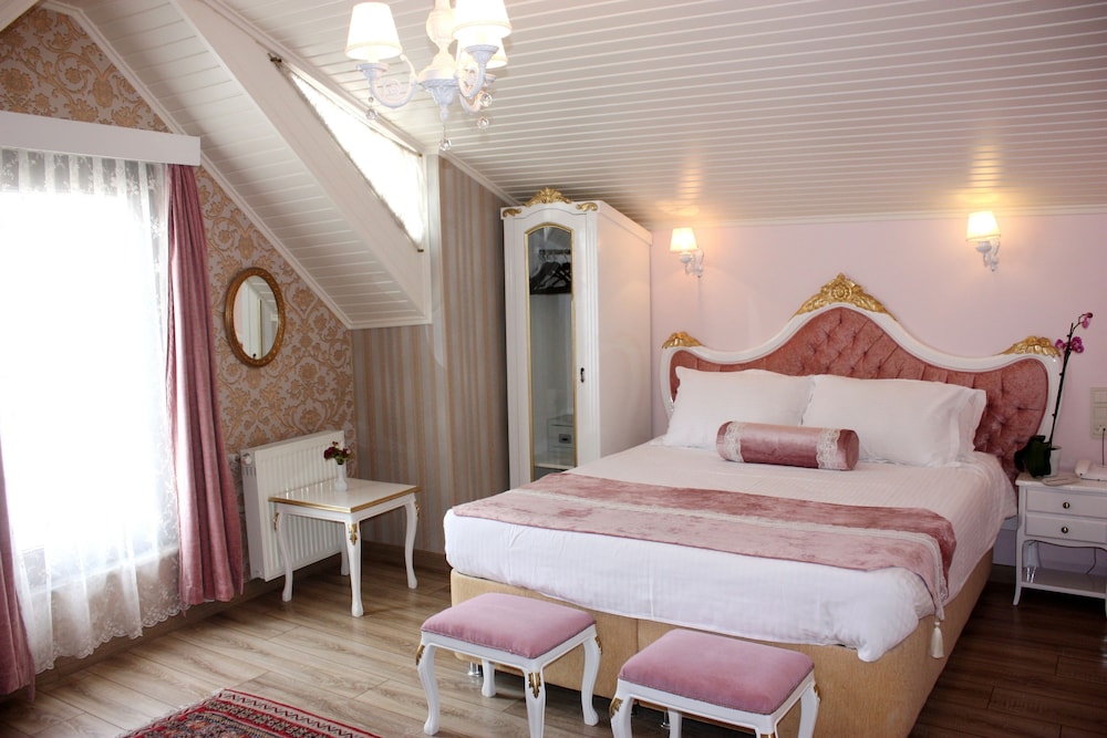 Romantic Hotel 7