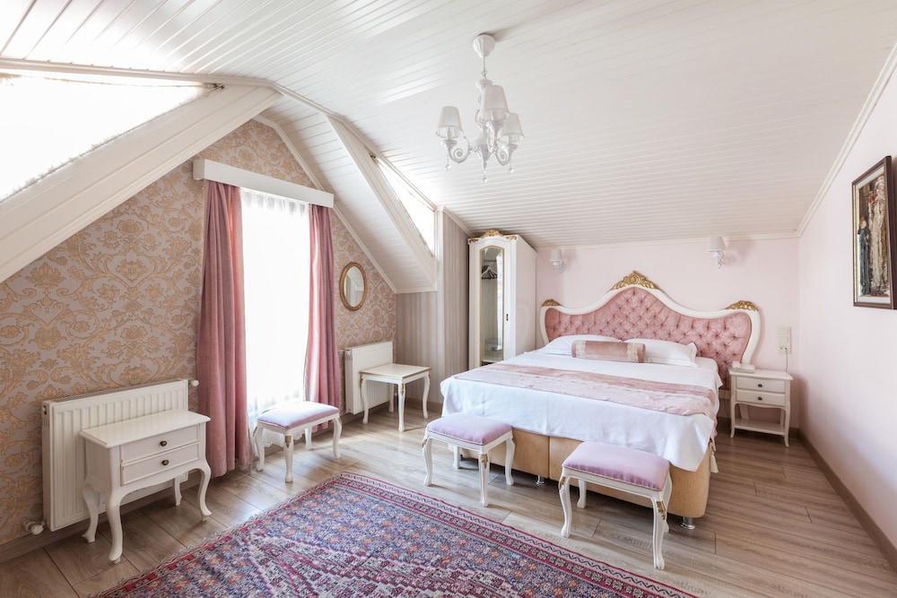 Romantic Hotel 10