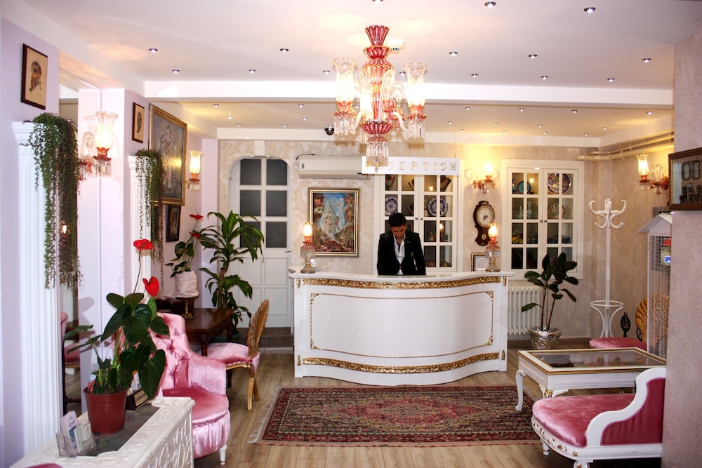 Romantic Hotel 3