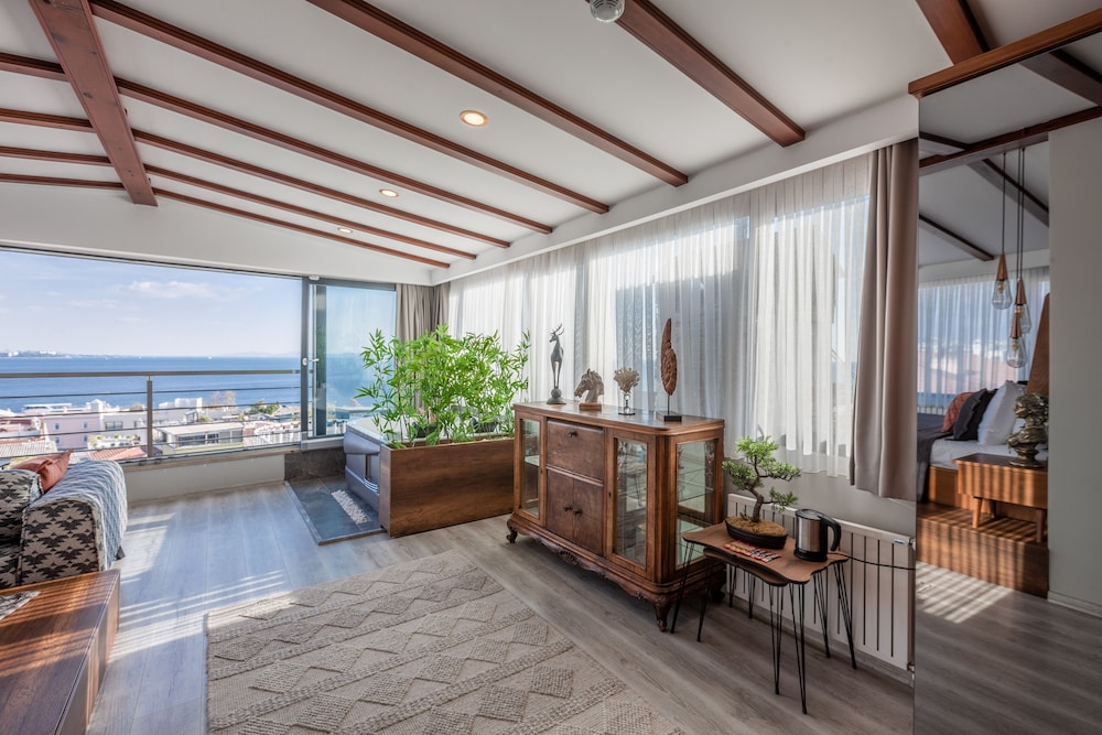Romantic Hotel 22