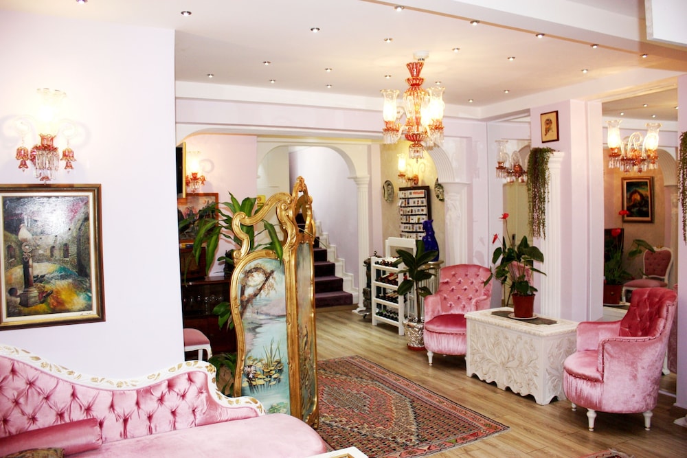 Romantic Hotel 4