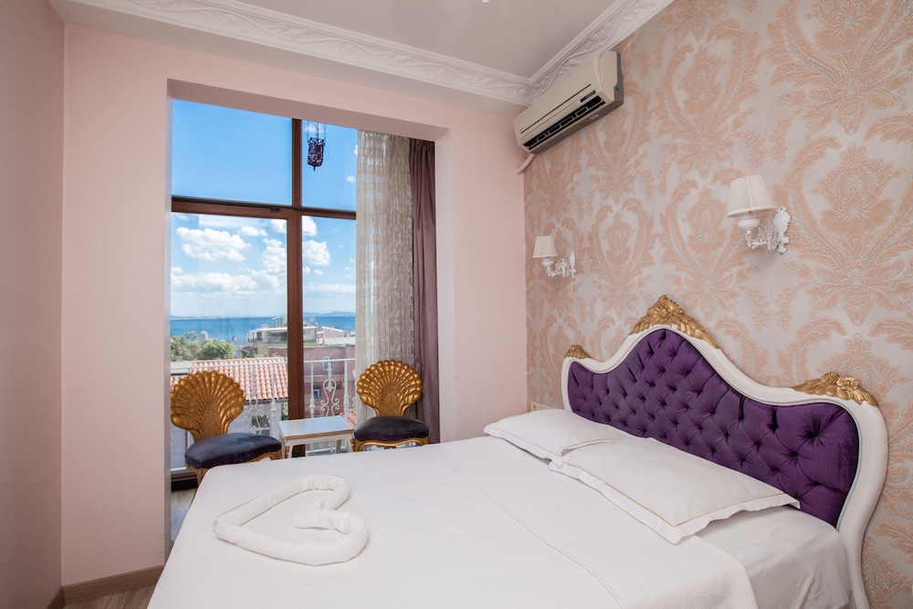 Romantic Hotel 14
