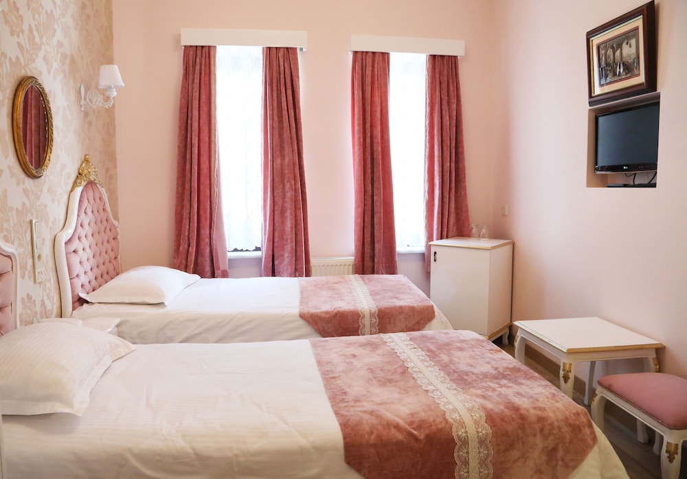 Romantic Hotel 6