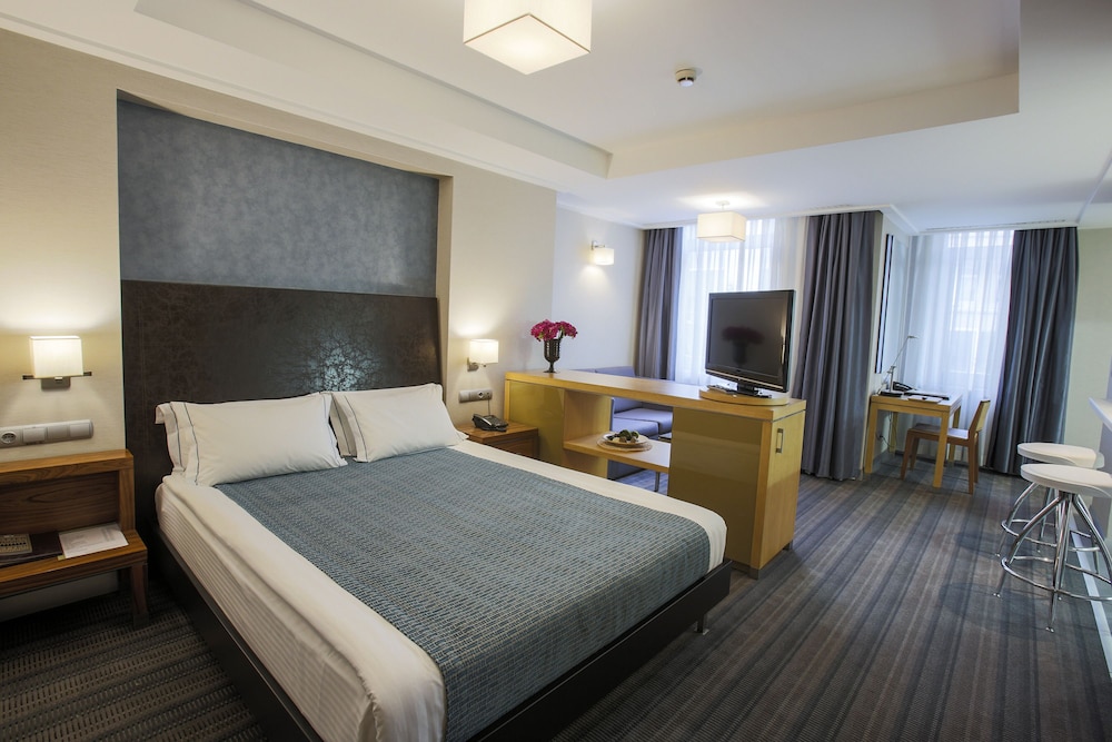 Housez Suites & Apartments 18