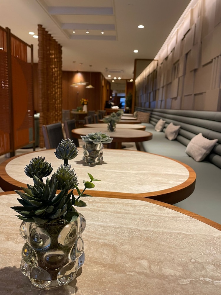 Housez Suites & Apartments 10