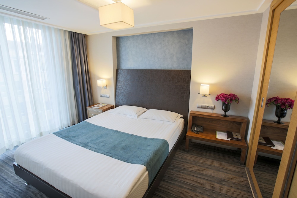 Housez Suites & Apartments 20