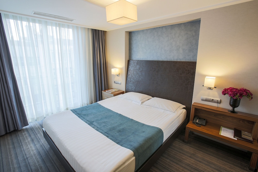 Housez Suites & Apartments 19