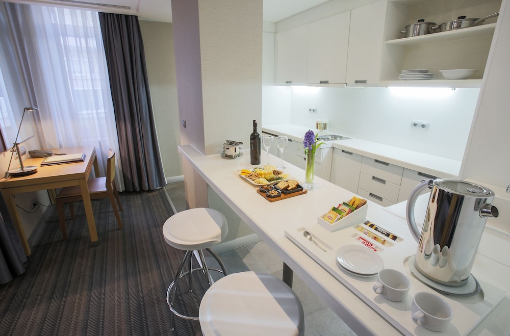Housez Suites & Apartments 24