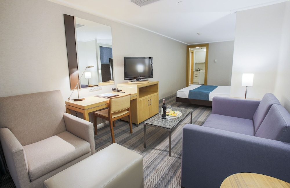 Housez Suites & Apartments 22