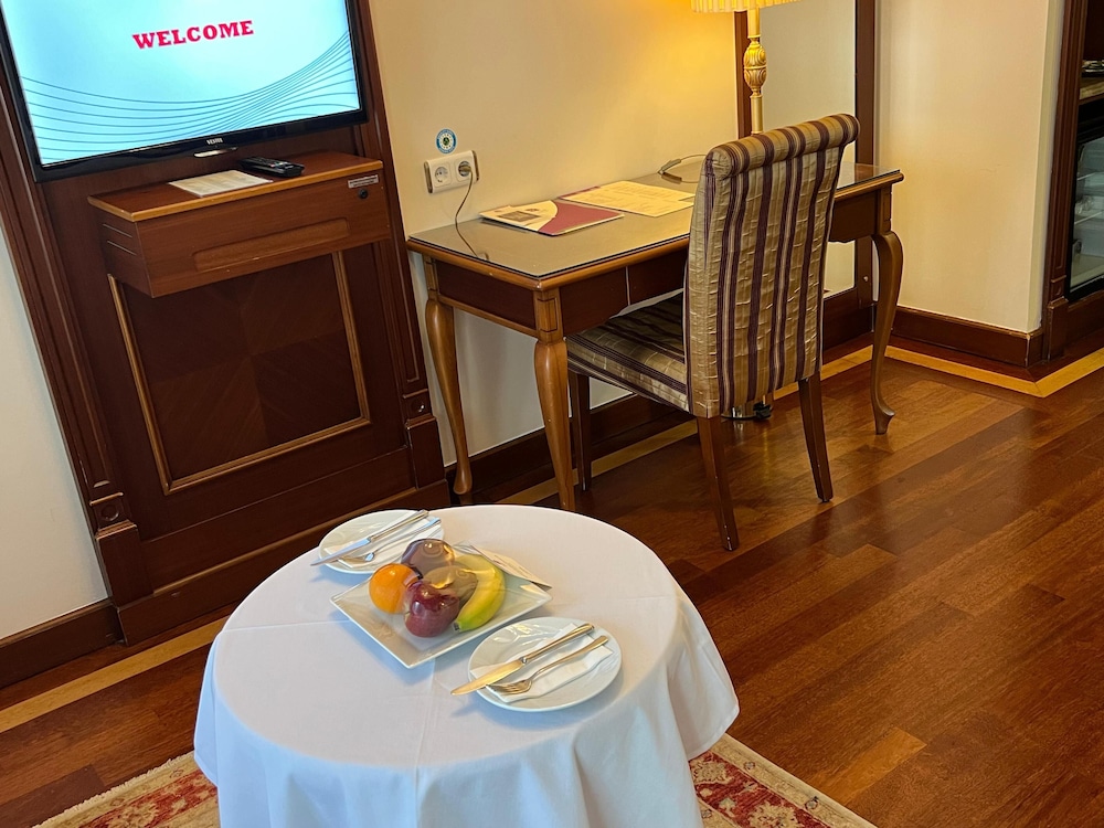 GLK PREMIER Regency Suites & Spa 23
